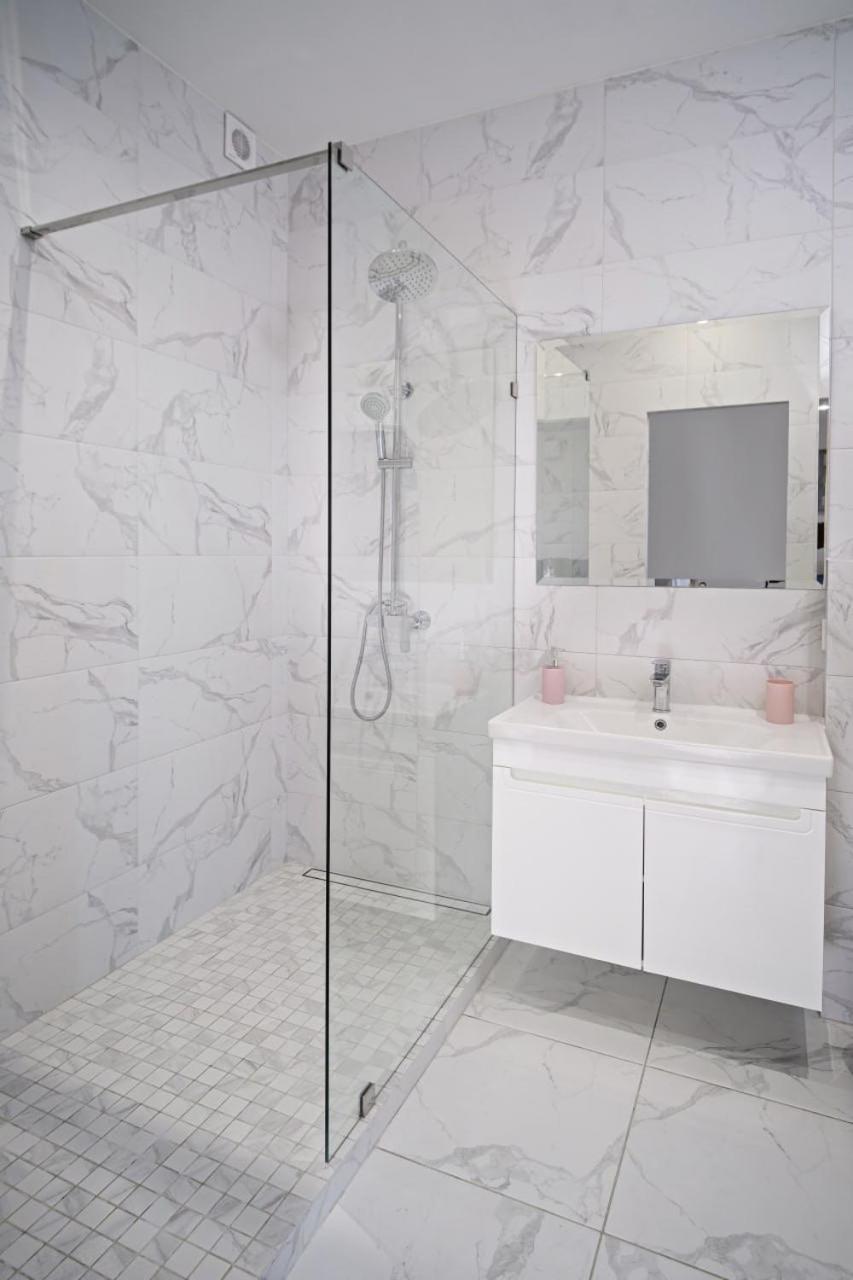 Apartments On Marshala Govorova Одеса Екстериор снимка