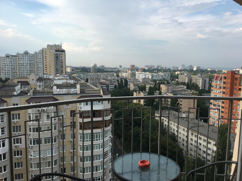 Apartments On Marshala Govorova Одеса Екстериор снимка